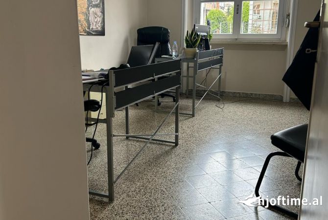 Ambient biznesi me qera 3+1 ne Tirane - 300 Euro