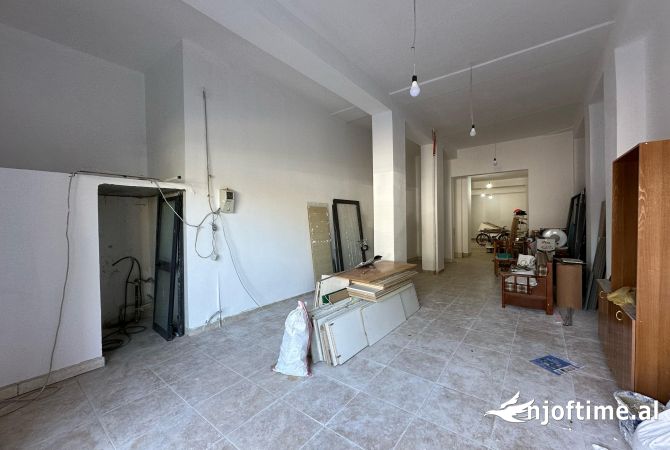 Ambient biznesi me qera 4+1 ne Tirane - 1,200 Euro