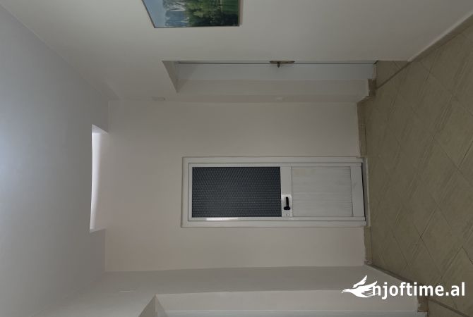 Shtepi me qera 1+1 ne Tirane - 40,000 Leke