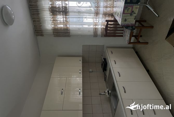 Shtepi me qera Shtepi Private ne Tirane, 1+1, Mobilimi E mobiluar, Pagesa 40,000  Leke.