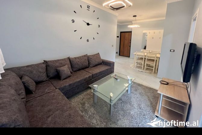 Shtepi me qera Apartament ne Tirane, 1+1, Mobilimi E mobiluar, Pagesa 450  Euro.