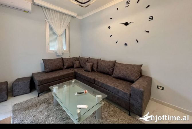 Shtepi me qera Apartament ne Tirane, 1+1, Mobilimi E mobiluar, Pagesa 450  Euro.