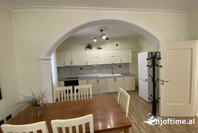 Shtepi me qera Vila Luksoze ne Tirane, 2+1, Mobilimi E mobiluar, Pagesa 50,000  Leke.