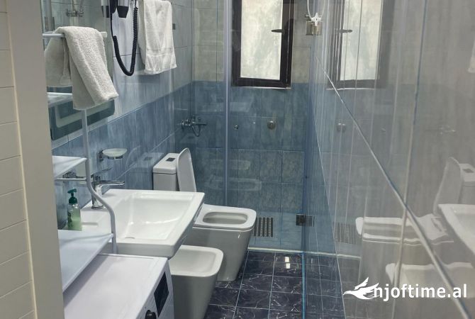 Shtepi me qera Vila Luksoze ne Tirane, 2+1, Mobilimi E mobiluar, Pagesa 400  Euro.