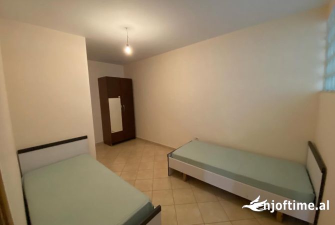 Shtepi me qera Apartament ne Tirane, 2+1, Mobilimi E mobiluar, Pagesa 550  Euro.