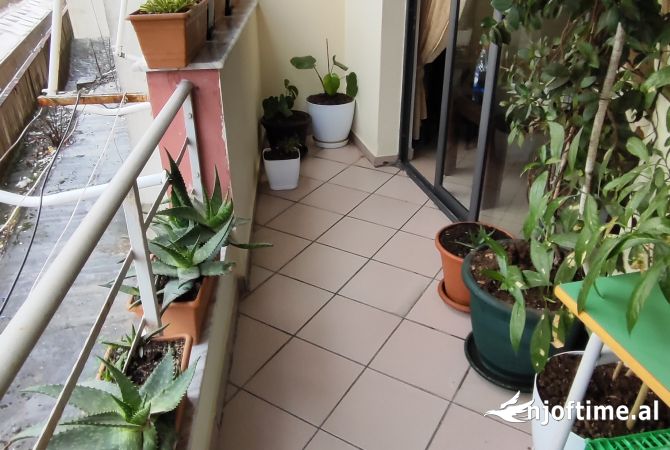 Shtepi me qera Apartament ne Tirane, 2+1, Mobilimi E mobiluar, Pagesa 400  Euro.