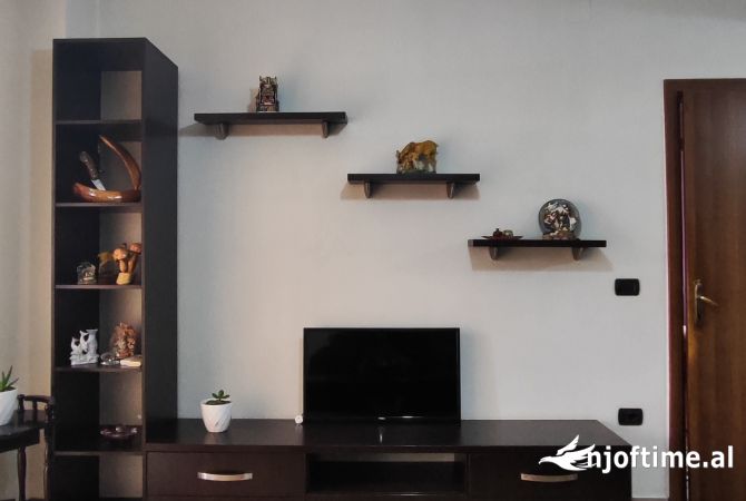 Shtepi me qera 2+1 ne Tirane - 400 Euro