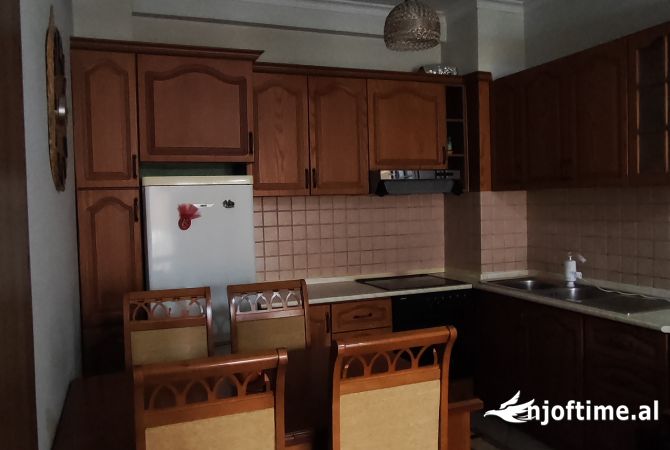 Shtepi me qera 2+1 ne Tirane - 400 Euro