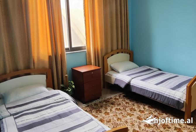 Shtepi me qera Apartament ne Tirane, 2+1, Mobilimi E mobiluar, Pagesa 400  Euro.