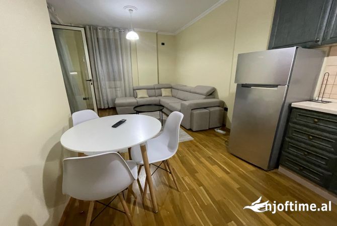 Shtepi me qera Apartament ne Tirane, 1+1, Mobilimi E mobiluar, Pagesa 600  Euro.