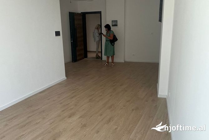 Shtepi me qera 2+1 ne Tirane - 1,350 Euro