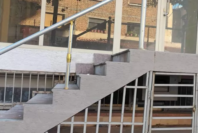 Ambiente Commerciale in Affitto 1+1 a Durazzo - 500 Euro