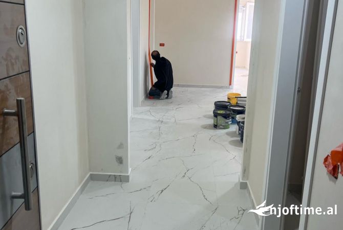 Ambient biznesi me qera 3+1 ne Tirane - 1,000 Euro