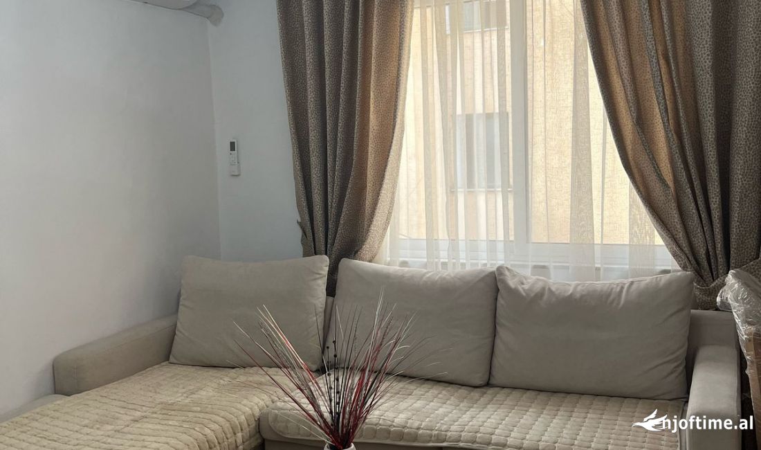 Shtepi me qera Apartament ne Tirane, 2+1, Mobilimi E mobiluar, Pagesa 500  Euro.