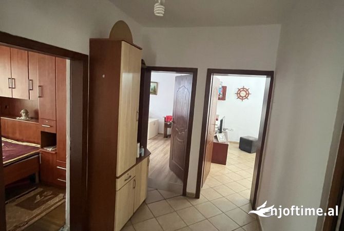 Shtepi me qera Apartament ne Tirane, 2+1, Mobilimi E mobiluar, Pagesa 500  Euro.