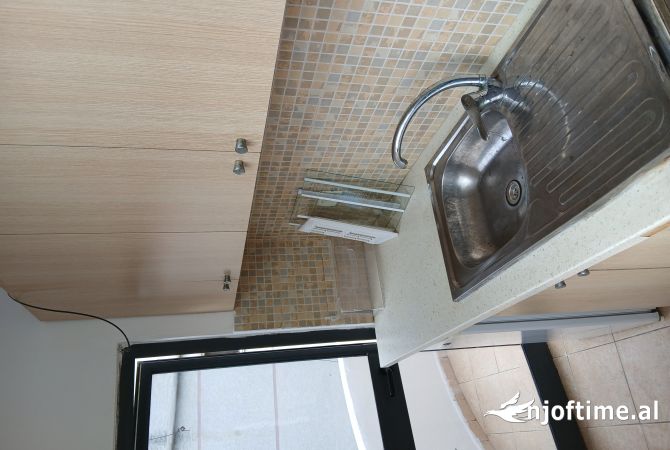 Shtepi me qera Apartament ne Tirane, Garsoniere, Mobilimi E mobiluar, Pagesa 300  Euro.