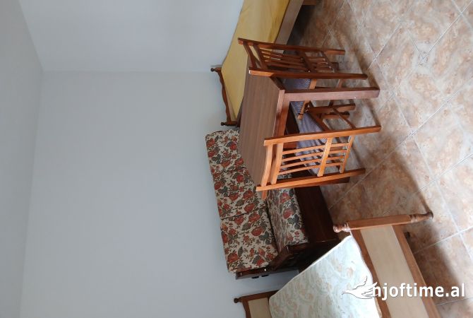 Shtepi me qera Apartament ne Tirane, Garsoniere, Mobilimi E mobiluar, Pagesa 300  Euro.