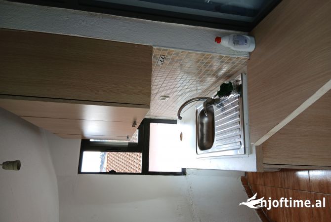 Shtepi me qera Apartament ne Tirane, Garsoniere, Mobilimi E mobiluar, Pagesa 300  Euro.