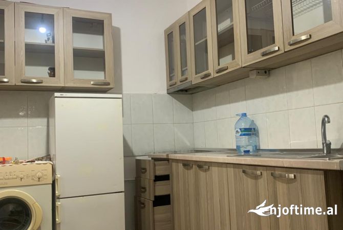 Shtepi me qera Apartament ne Tirane, 1+1, Mobilimi E mobiluar, Pagesa 300  Euro.