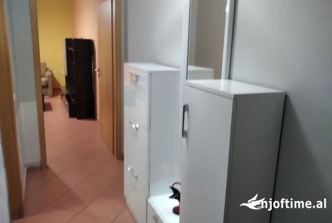 Shtepi me qera Apartament ne Tirane, 1+1, Mobilimi E mobiluar, Pagesa 30,000  Leke.