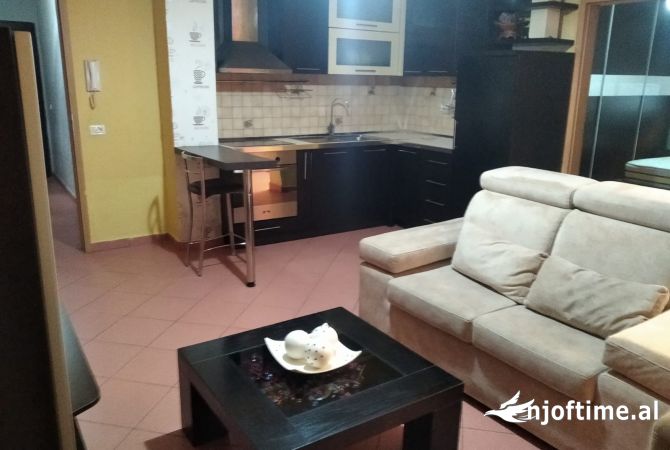 Shtepi me qera Apartament ne Tirane, 1+1, Mobilimi E mobiluar, Pagesa 30,000  Leke.