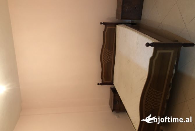 Shtepi me qera Shtepi Private ne Tirane, 2+1, Mobilimi E mobiluar, Pagesa 350  Euro.