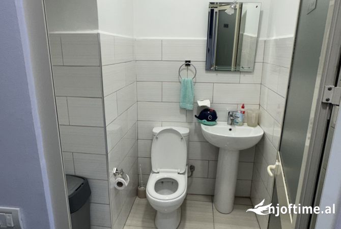 Jepet me Qira ambjent 25m2 prane Kinema Agimi