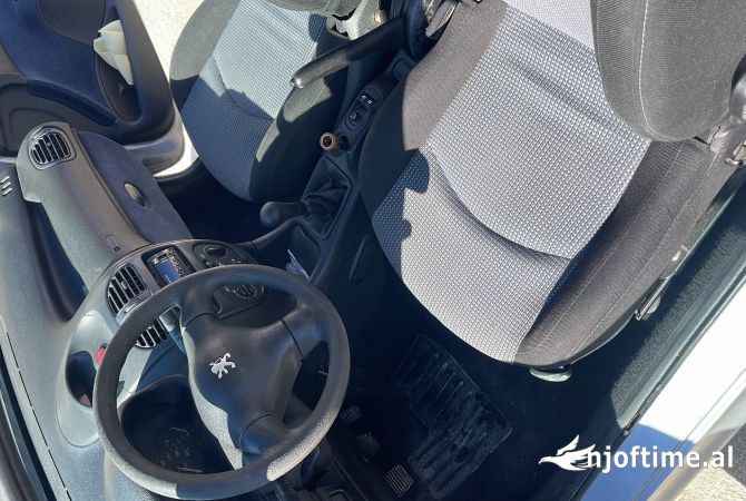 Makina ne shitje ne Tirane - 1,000 Euro