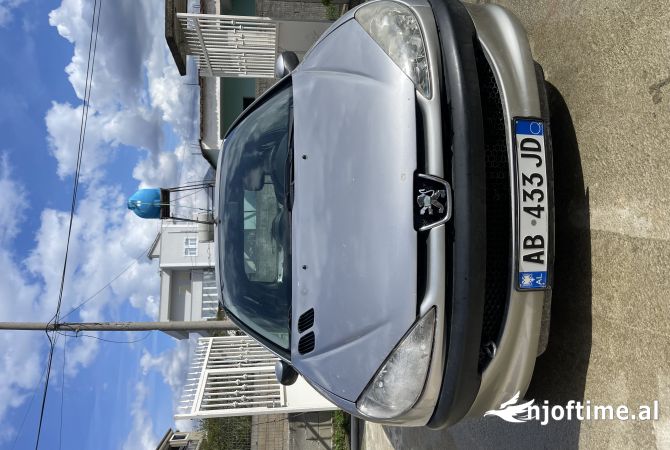 Makina ne shitje ne Tirane, Peugeot, 2001 Benzine,Kambio Manual Pagesa 1,000  Euro.