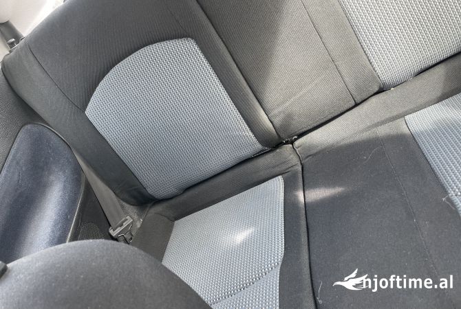 Makina ne shitje ne Tirane, Peugeot, 2001 Benzine,Kambio Manual Pagesa 1,000  Euro.