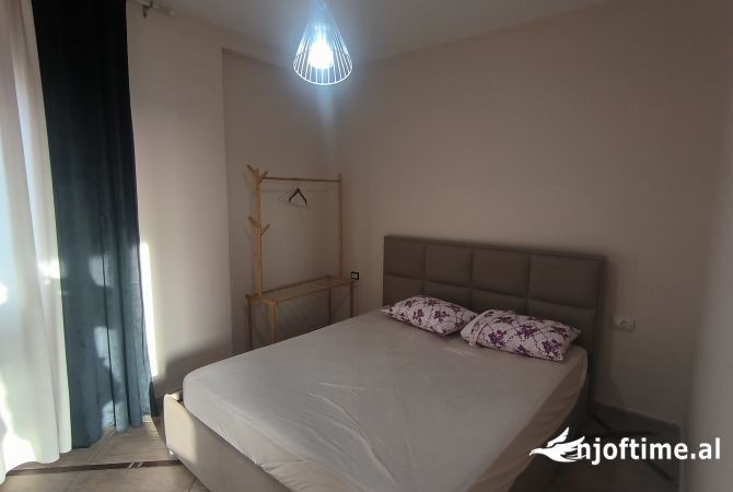 Shtepi me qera Apartament ne Tirane, 2+1, Mobilimi E mobiluar, Pagesa 500  Euro.