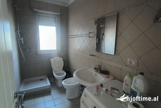 Shtepi me qera Apartament ne Tirane, 2+1, Mobilimi E mobiluar, Pagesa 500  Euro.