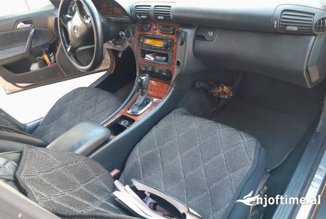 Makina ne shitje ne Tirane - 2,800 Euro