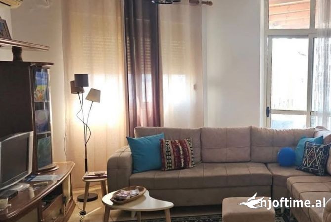 Shtepi me qera 2+1 ne Tirane - 650 Euro