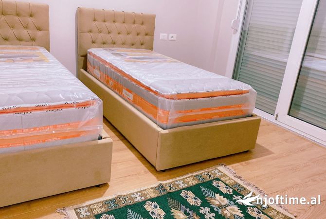 Shtepi me qera Apartament ne Tirane, 2+1, Mobilimi E mobiluar, Pagesa 500  Euro.