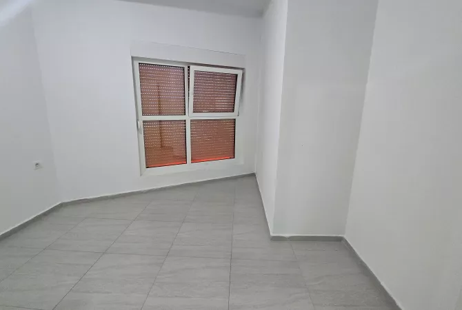 Shtepi me qera 1+1 ne Tirane - 26,000 Leke