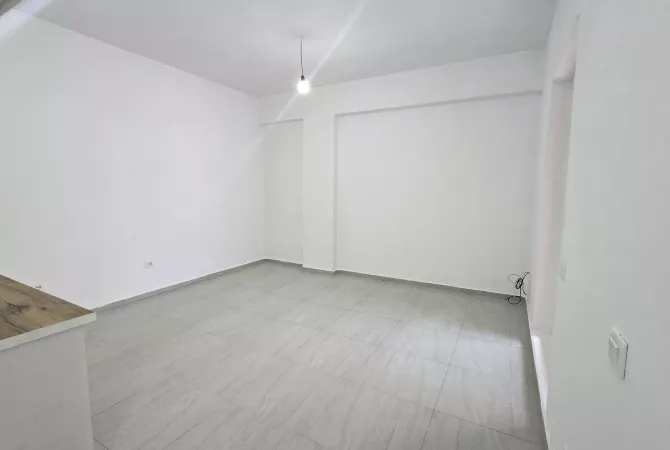 Shtepi me qera 1+1 ne Tirane - 26,000 Leke