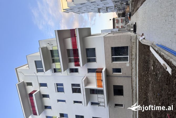 Shtepi ne shitje Apartament ne Tirane, 2+1, Mobilimi Bosh, pa mobiluar, Pagesa 163,000  Euro.