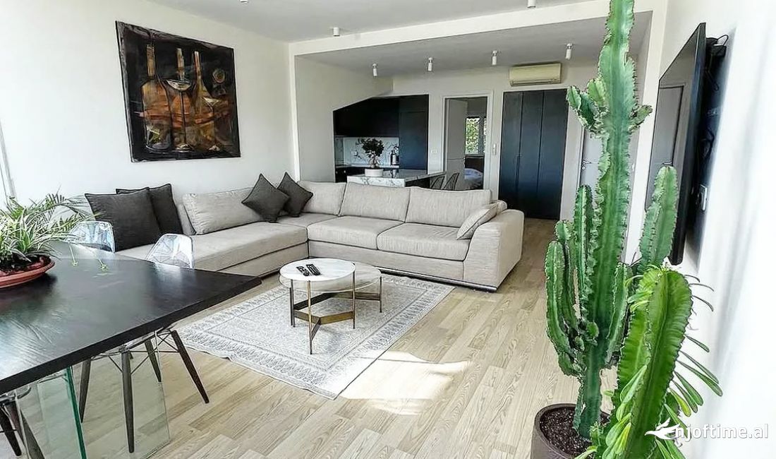 Shtepi ne shitje Apartament ne Tirane, 2+1, Mobilimi Bosh, pa mobiluar, Pagesa 370,000  Euro.