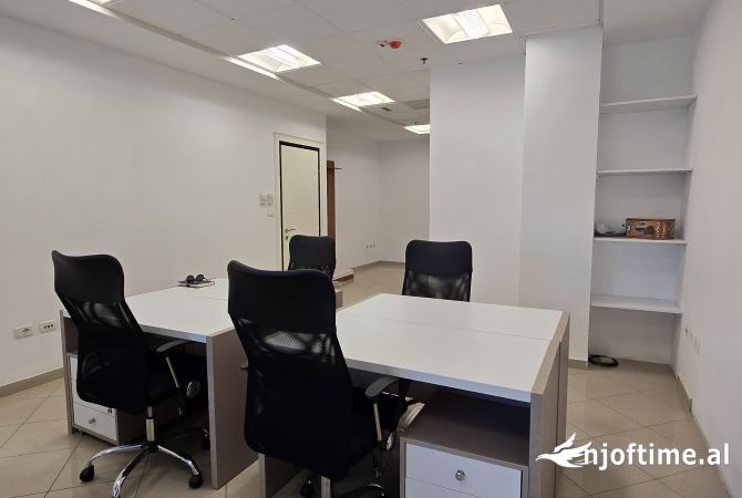 Ambient biznesi me qera 3+1 ne Tirane - 800 Euro