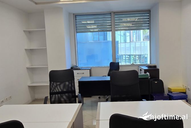 Ambient biznesi me qera 3+1 ne Tirane - 800 Euro