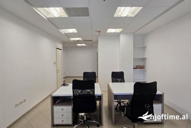 Ambient biznesi me qera 3+1 ne Tirane - 800 Euro