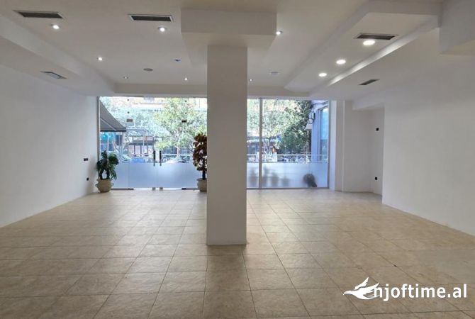 Ambient biznesi me qera 3+1 ne Tirane - 1,000 Euro