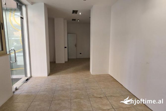 Ambient biznesi me qera 3+1 ne Tirane - 1,000 Euro