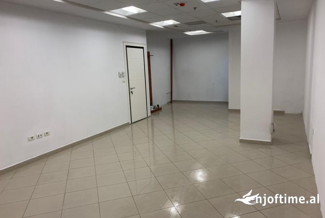 Ambient biznesi me qera 3+1 ne Tirane - 800 Euro