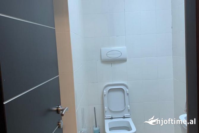 Ambient per zyra me qera