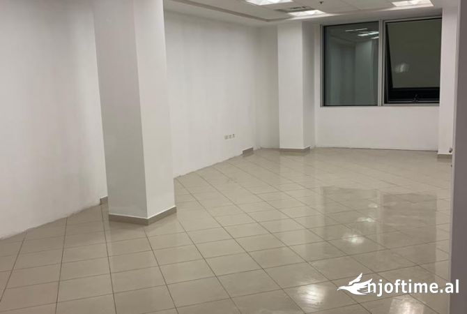 Ambient biznesi me qera 3+1 ne Tirane - 800 Euro