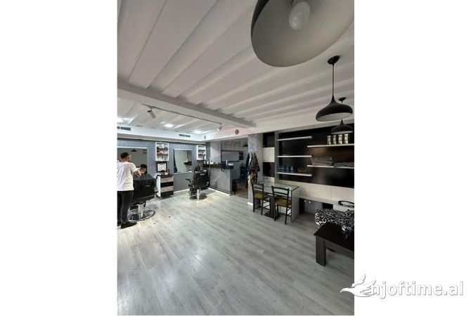 Ambient biznesi ne shitje 1+1 ne Tirane - 210,000 Euro