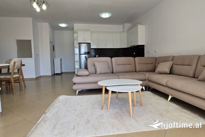 Shtepi me qera Apartament ne Tirane, 2+1, Mobilimi E mobiluar, Pagesa 750  Euro.