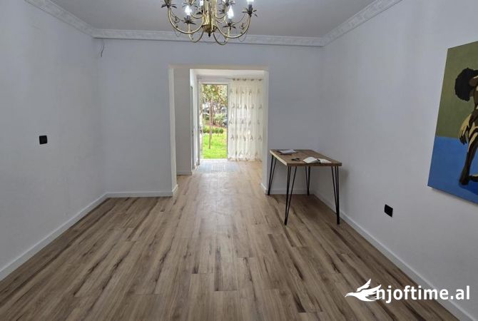 Ambient biznesi me qera 3+1 ne Tirane - 400 Euro